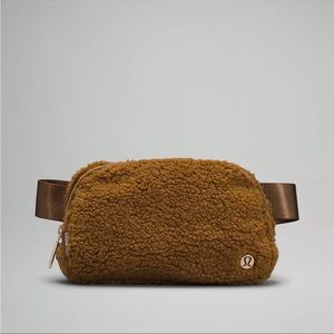 NWT lululemon everywhere fleece belt bag